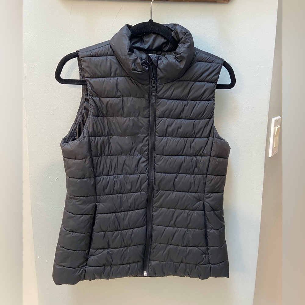 Old Navy Black puffer vest